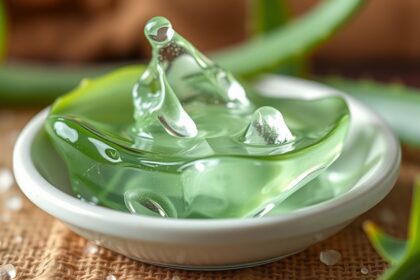 Aloe vera gél bőrre, hidratáló és gyulladáscsökkentő hatással.