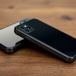 Két telefontok egymás mellett, különböző védelmi funkciók.