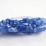 Iolit kövek, amelyek az intuíciót és az érzelmi egyensúlyt erősítik.