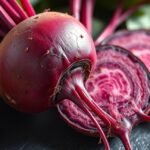 Friss cékla és szeletek, gazdag tápanyagokban.