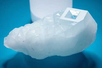 Az angelit ásvány tiszta energiával és szépséggel.