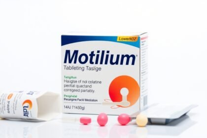 Motilium gyógyszer csomagolása és tabletták a hányinger kezelésére