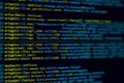 Kód részlet adatbázis építéséről és elsődleges kulcs szerepéről