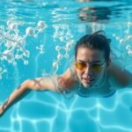 Klór hatásai a víz alatt: úszó nő és vegyi molekulák